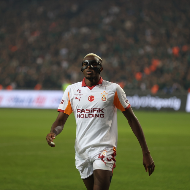 Osimhen, Afrika'daki dev ödülde finalde!