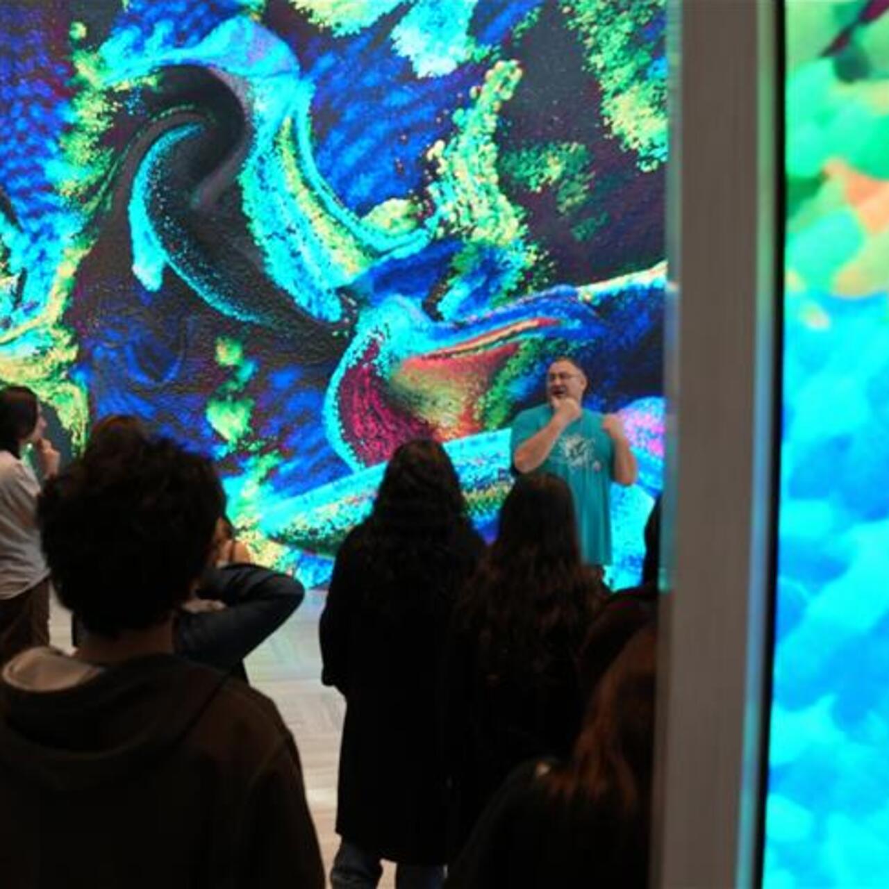 Refik Anadol'un yapay zeka eseri öğrencilerle buluşuyor