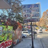 Tabela önünde fotoğraf sırası kavgası!