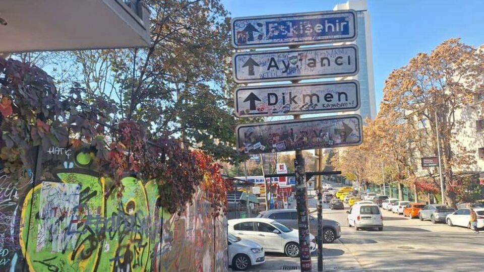 Tabela önünde fotoğraf sırası kavgası!