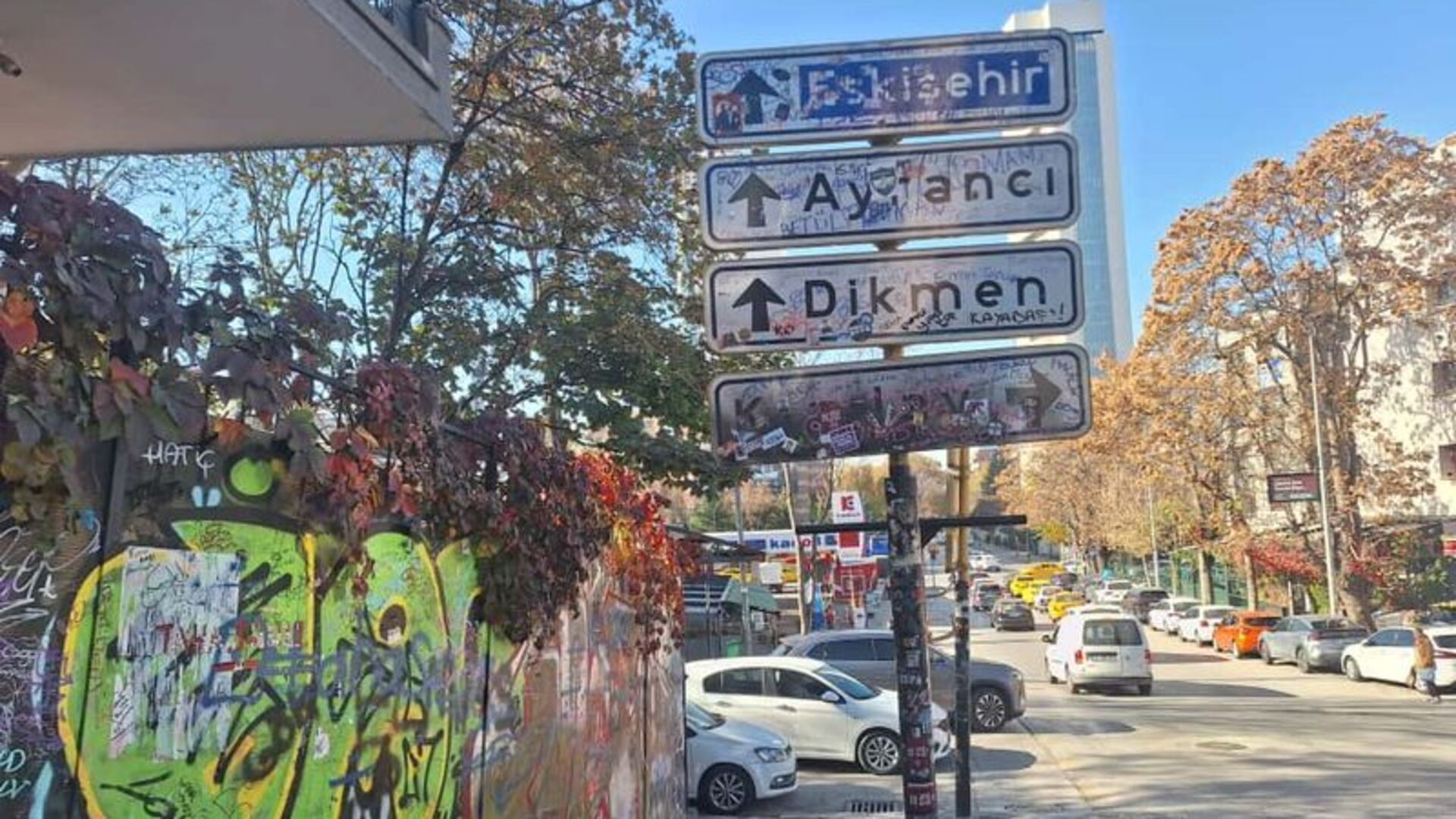 Ankara'da Tabela Önünde Fotoğraf Kavgası: 2 Kişi Bıçaklandı