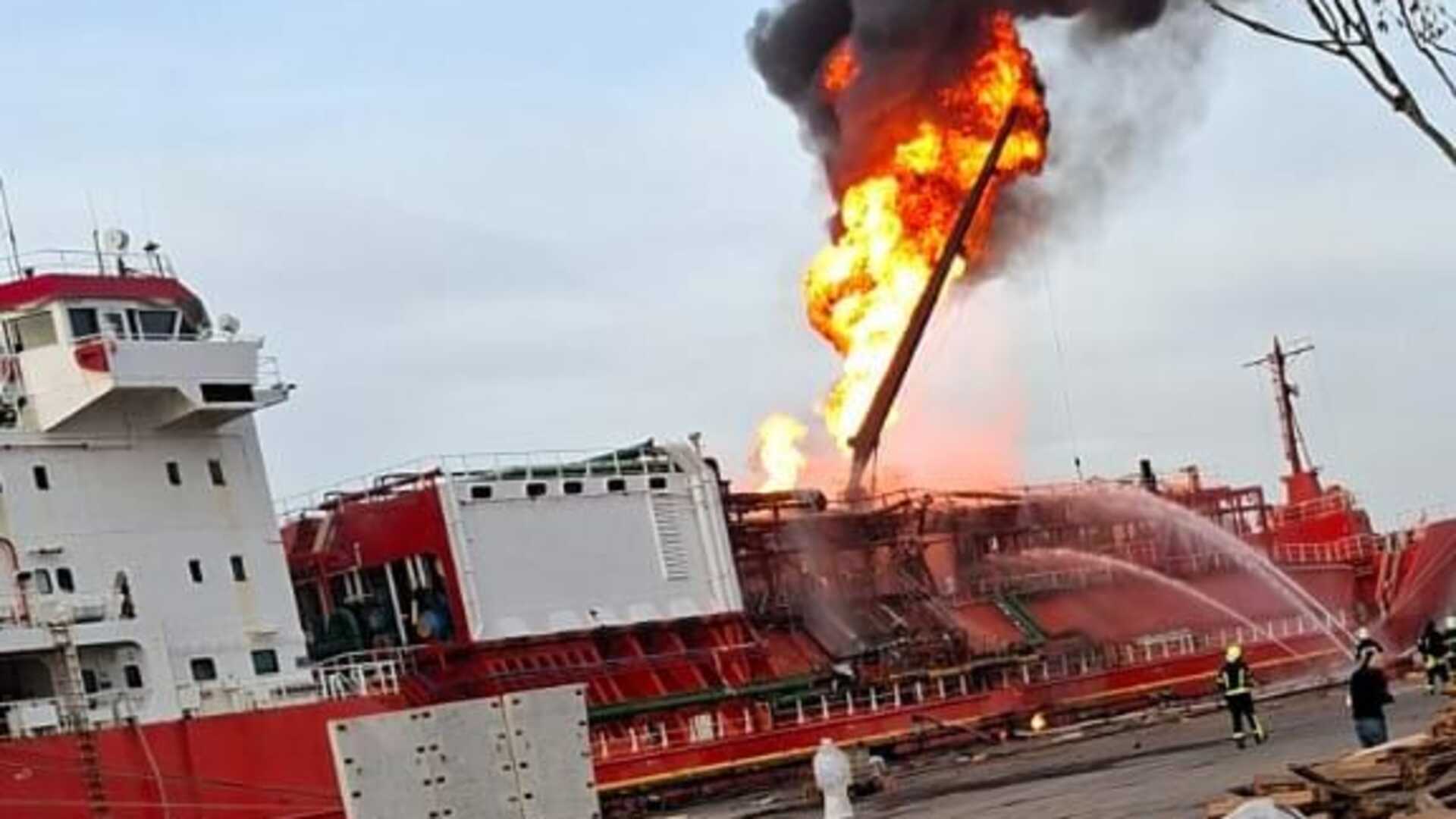 Son dakika: Ukrayna'da sıvılaştırılmış gaz taşıyan Türk gemisi vuruldu | Dış Haberler