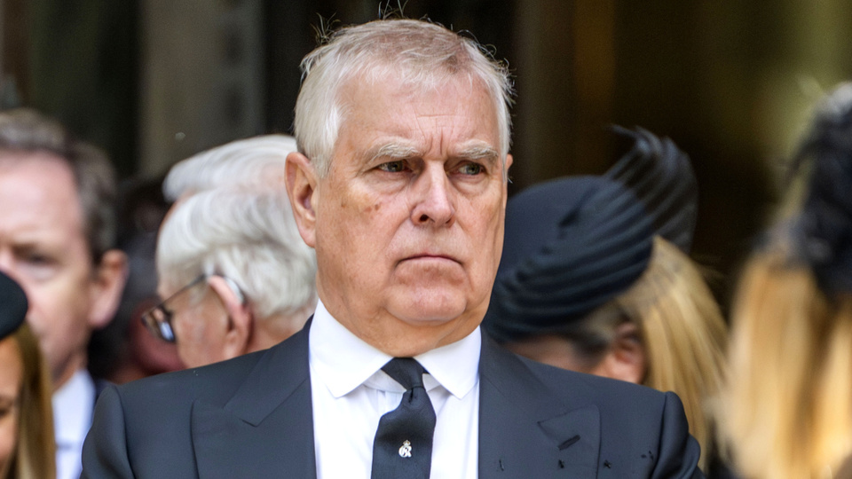 Adı her yerden siliniyor