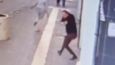 Silahlı saldırı kameraya yansıdı