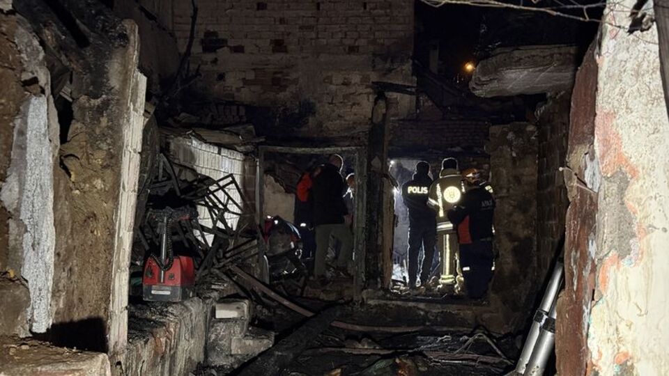 Evi yanan yaşlı adamın cansız bedeni bulundu