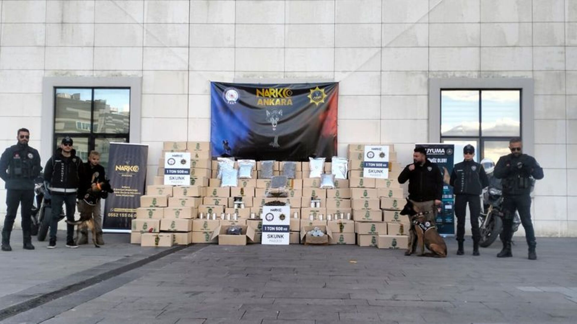 İstanbul'da Dev Uyuşturucu Operasyonu: 490 Kg Skunk Ele Geçirildi