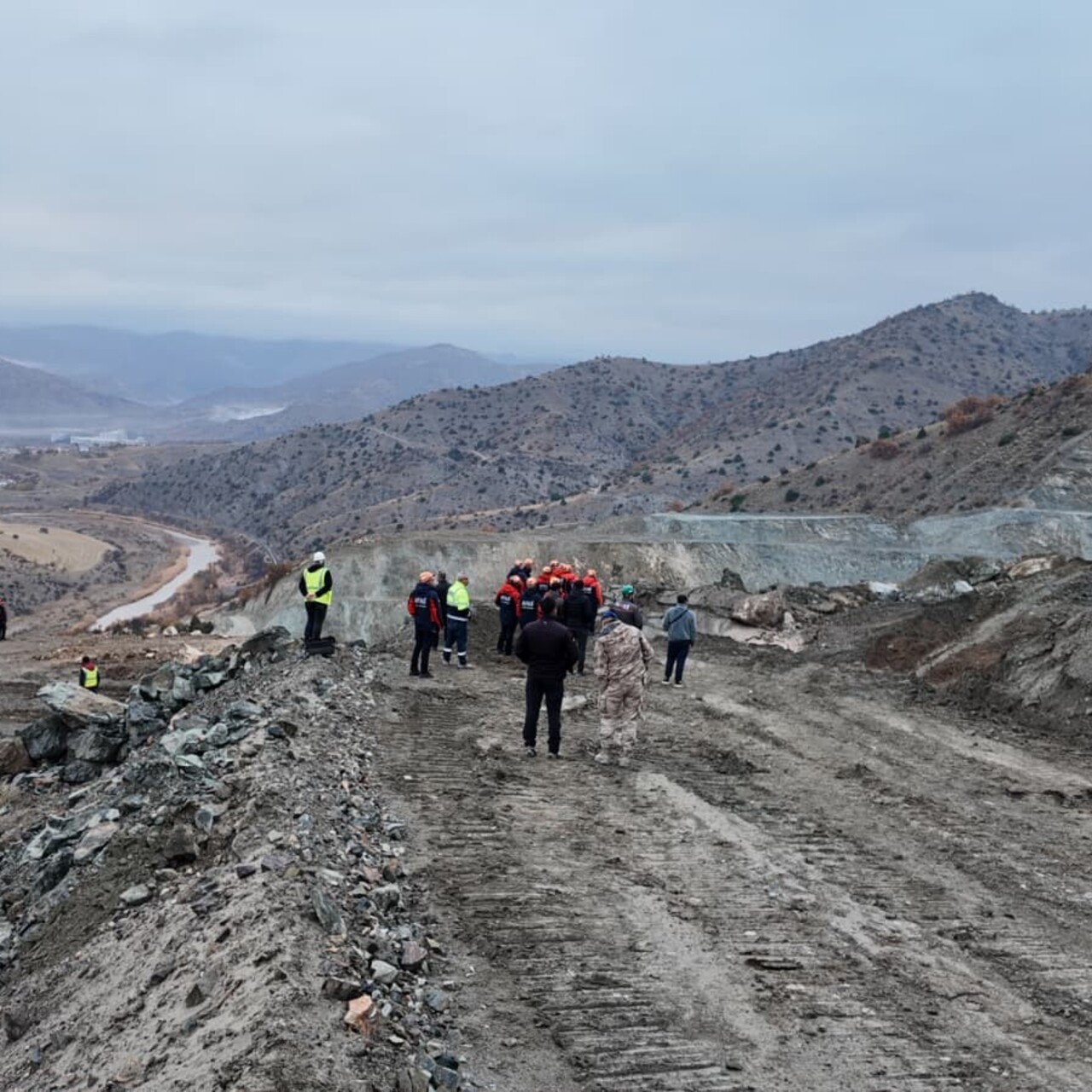 Maden kazasında 1 işçi aranıyor