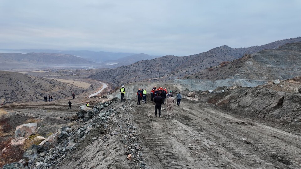 Maden kazasında 1 işçi aranıyor