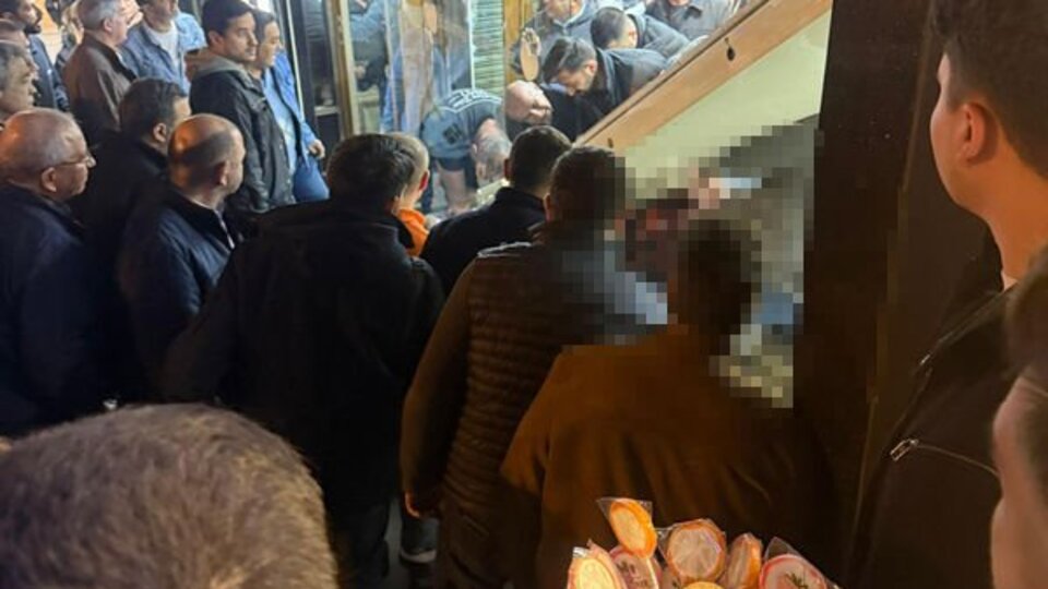 Üzerine vitrin düştü! İnanılmaz ölüm!