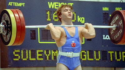 Naim Süleymanoğlu, vefatının 8. yılında anıldı