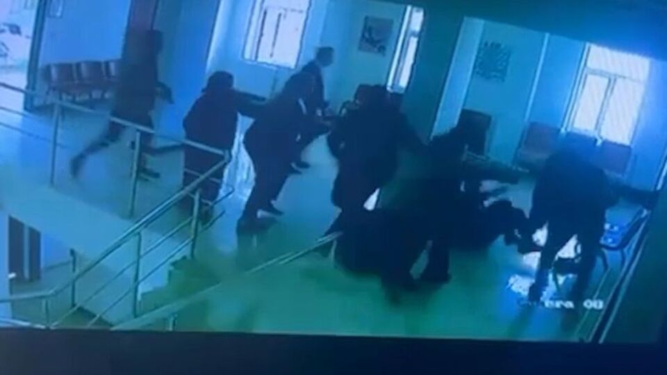 Yine şiddet! Hemşirelere saldırdı!