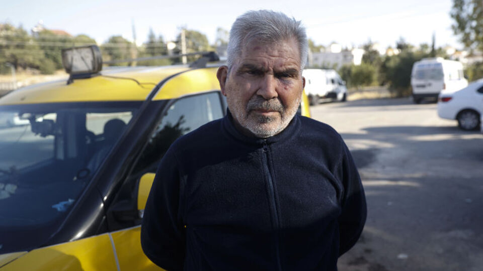 Taksiciyi darbedip bıçakladılar: 3 gözaltı