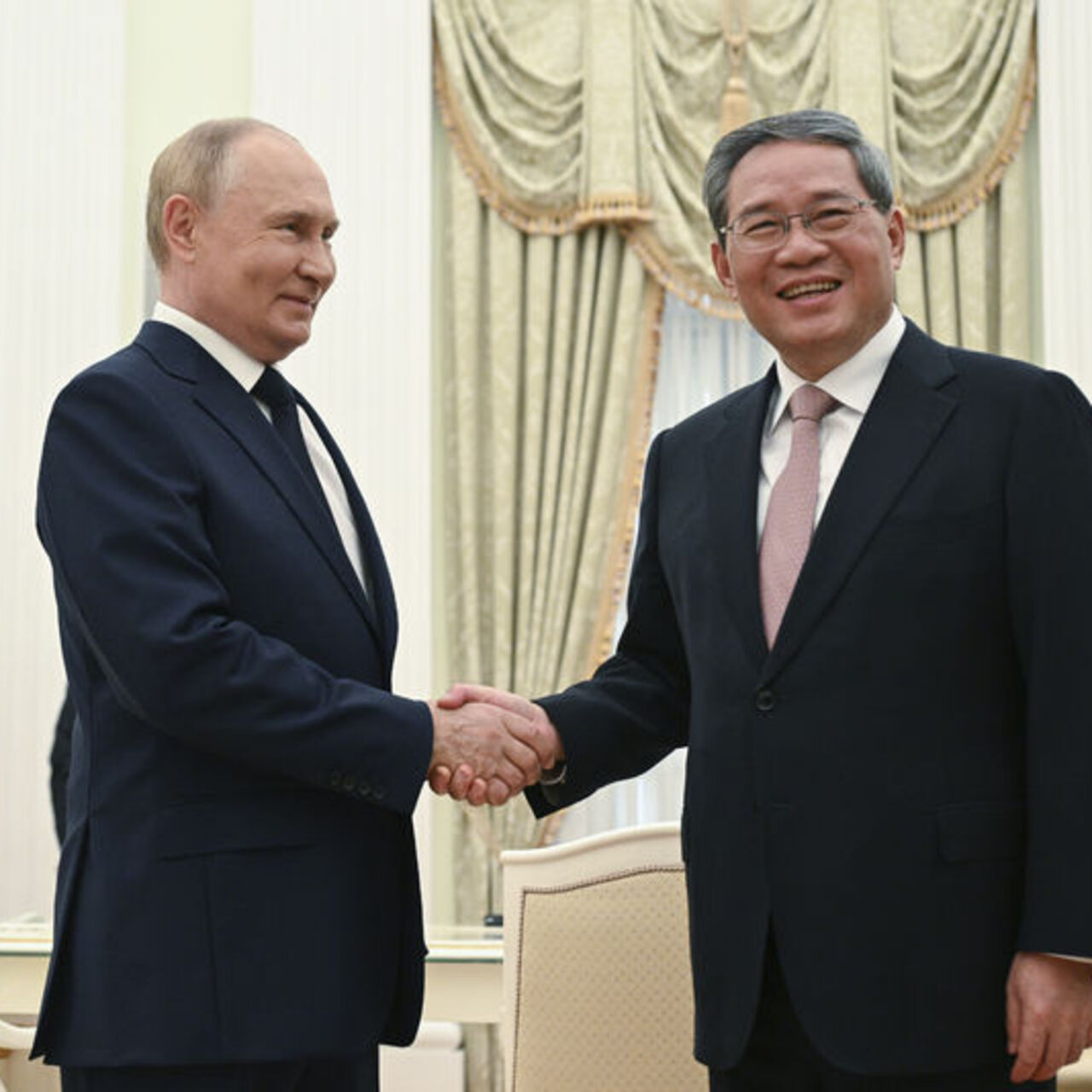 Putin, Çin Başbakanı ile görüştü