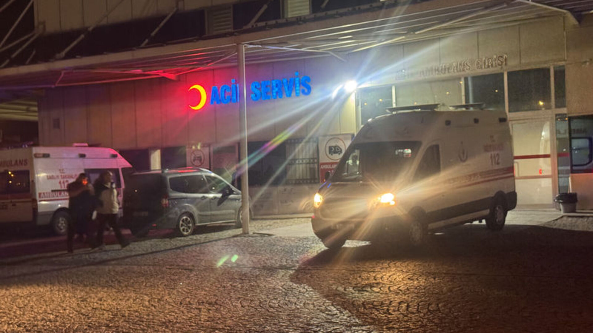 Kars'ta 3 Çocuk Annesi Eşini Bıçaklayarak Öldürdü