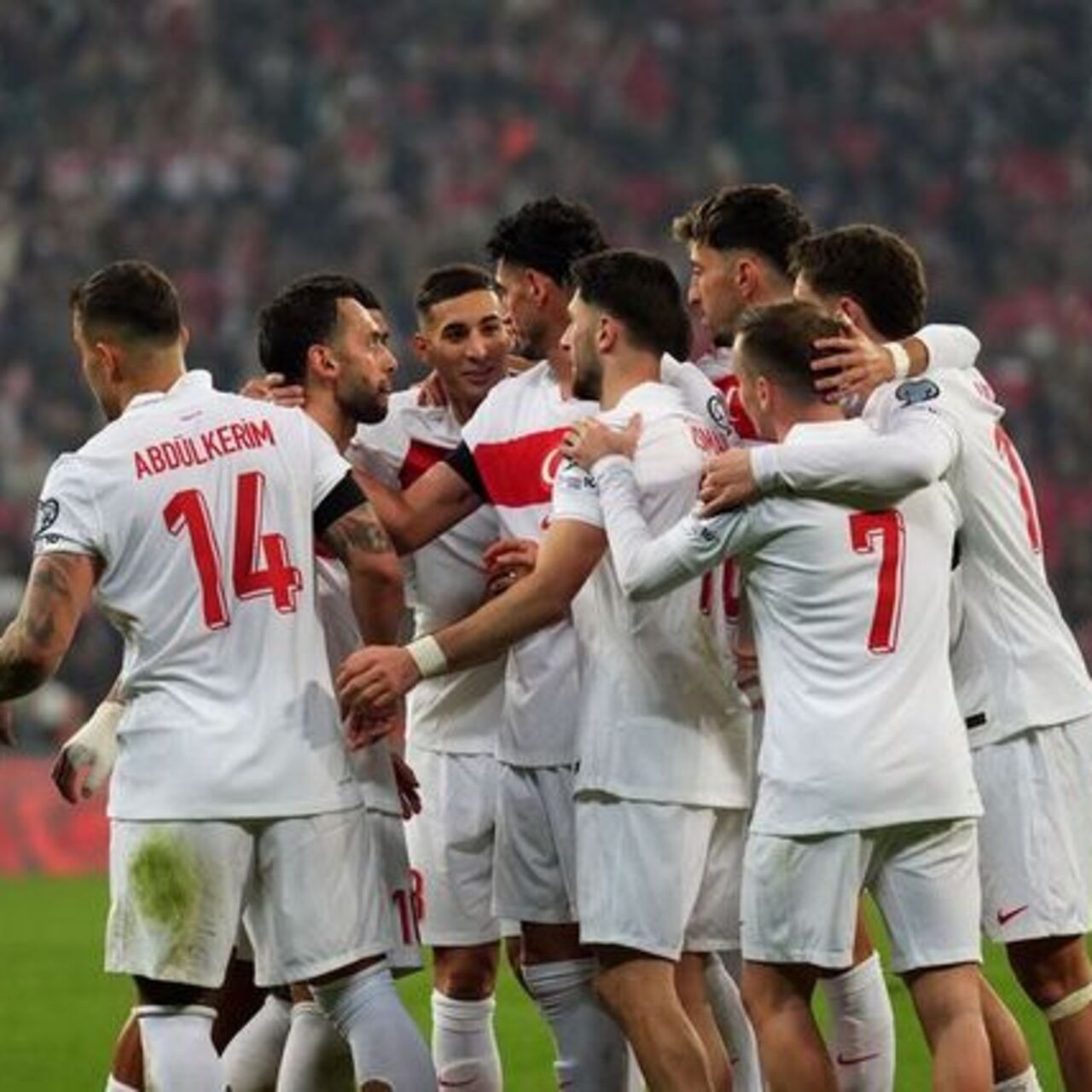 TV8 canlı yayın ile milli maç izle