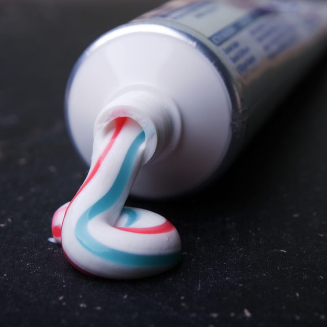 İlk diş macunu neyle yapılıyordu?