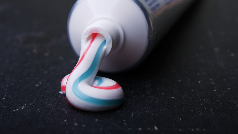 İlk diş macunu neyle yapılıyordu?