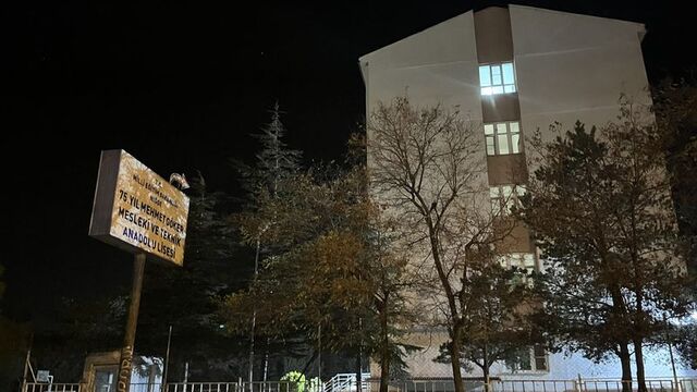 Pasta yiyen 6 öğrenci zehirlendi