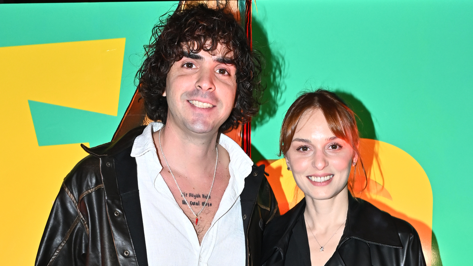 "Bizimkisi mahalle aşkı"