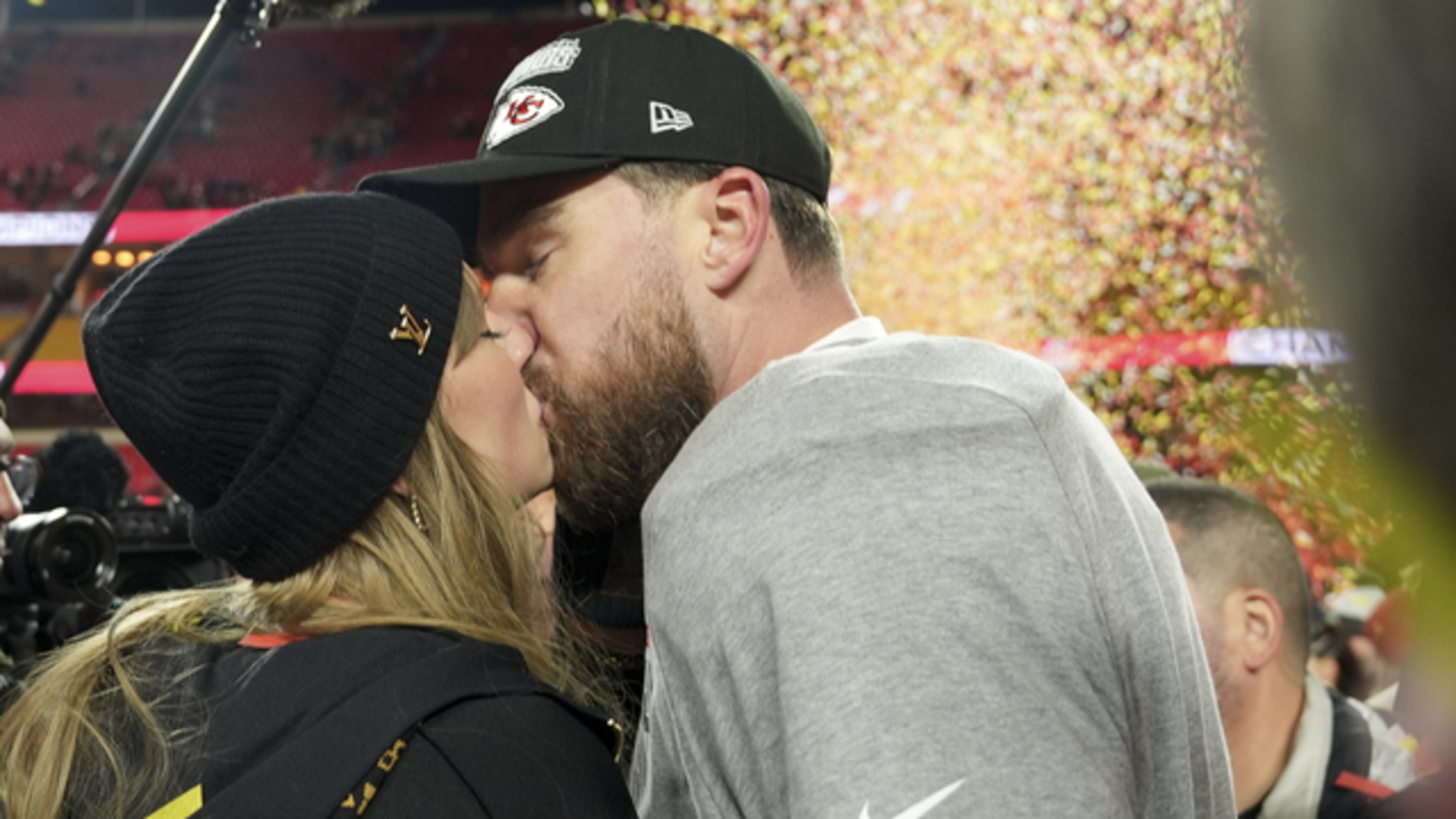 Taylor Swift ve Travis Kelce aşkı yılın kelimesine…