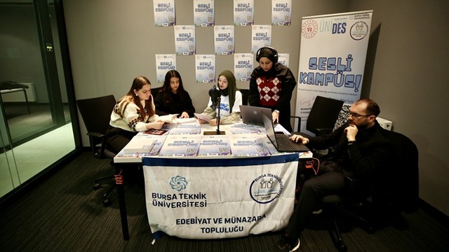 Görme engelli üniversiteliler ders notlarına "sesli" ulaşabilecek