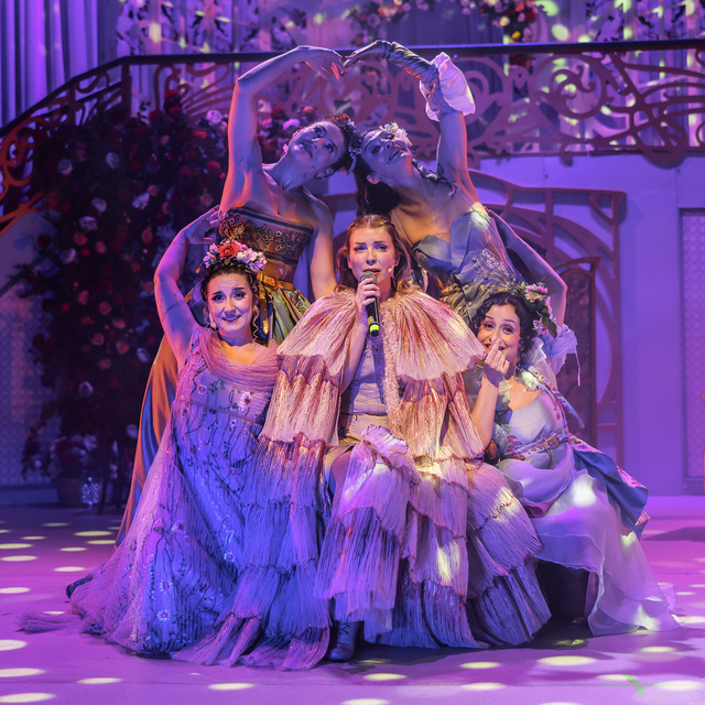 Gurur ve Önyargı* (*gibi bir şey) AKM'de