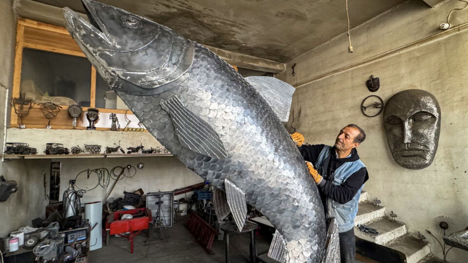 350 kilogramlık hurda demirden yaptı