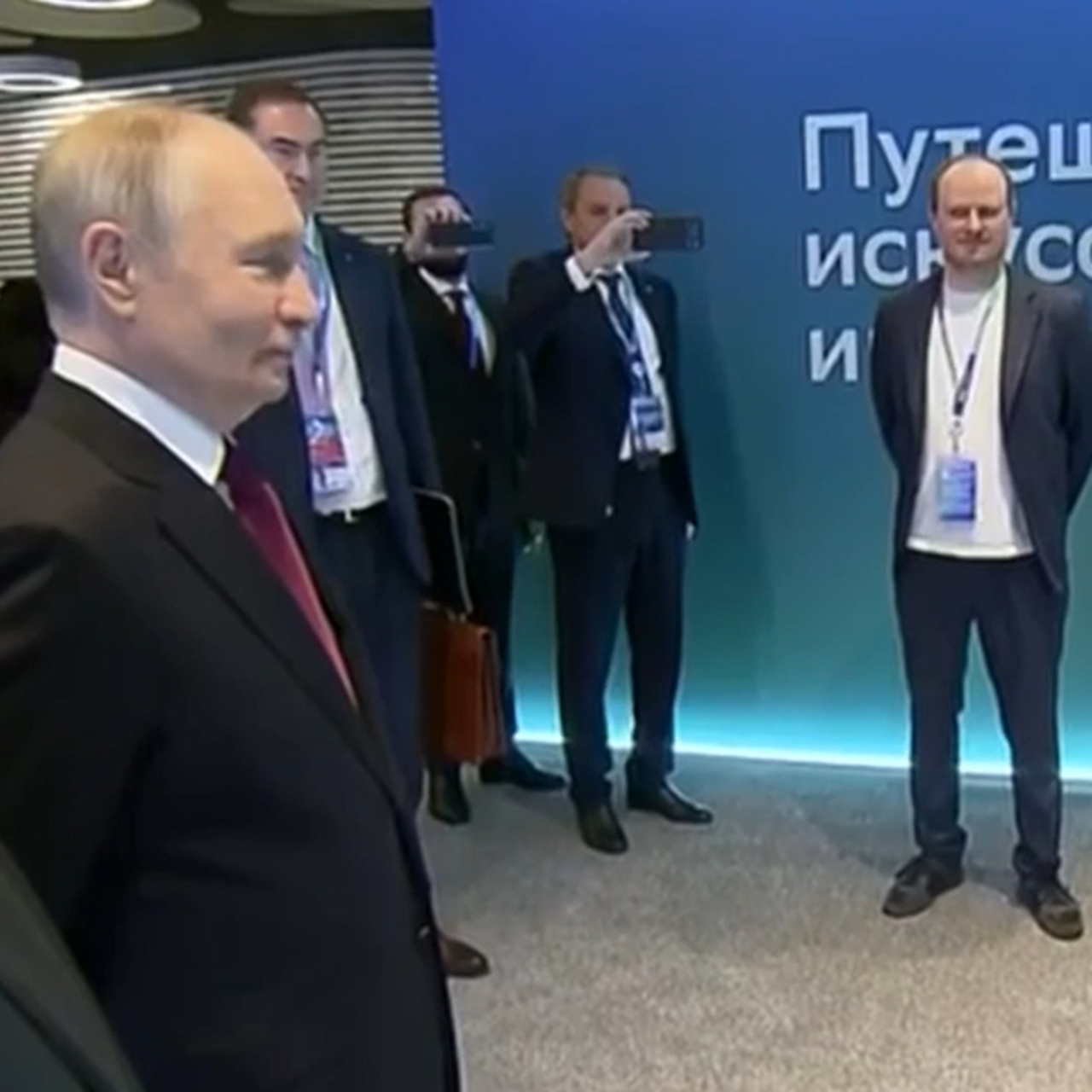 Putin'in Rus robot ile tanışması: İnsanlık adına bir adım daha mı atıldı?