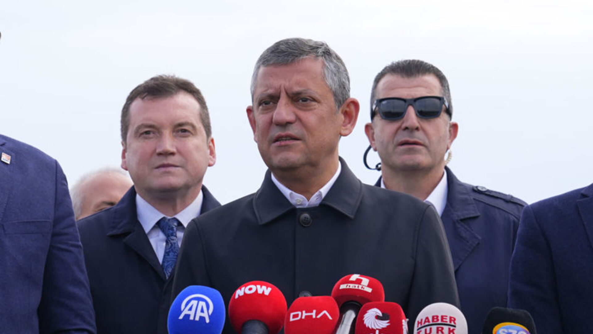 Özgür Özel'den AK Parti'ye İmralı Tepkisi: Tayyip Bey'in Cevabını Göreyim