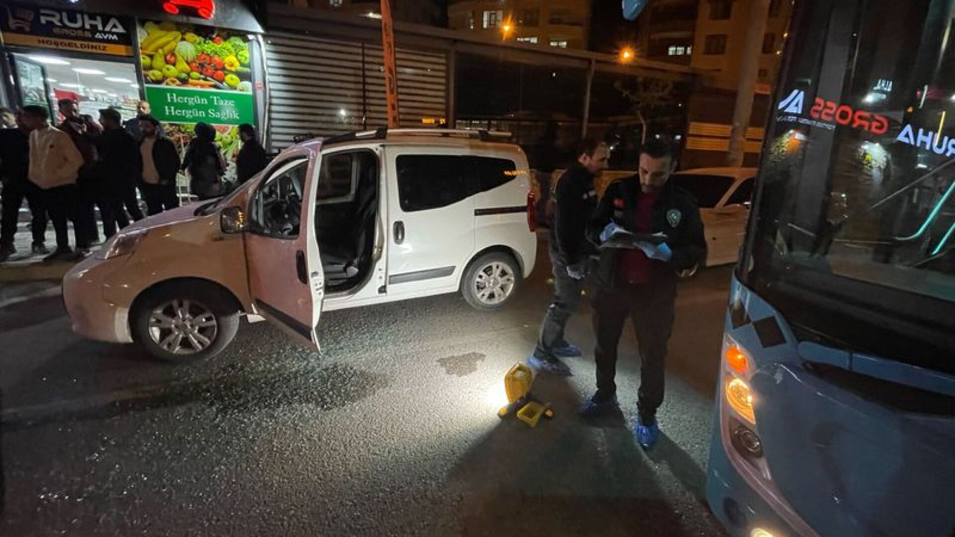 Şanlıurfa'da çıkan silahlı kavgada 2 genç ağır yaralandı