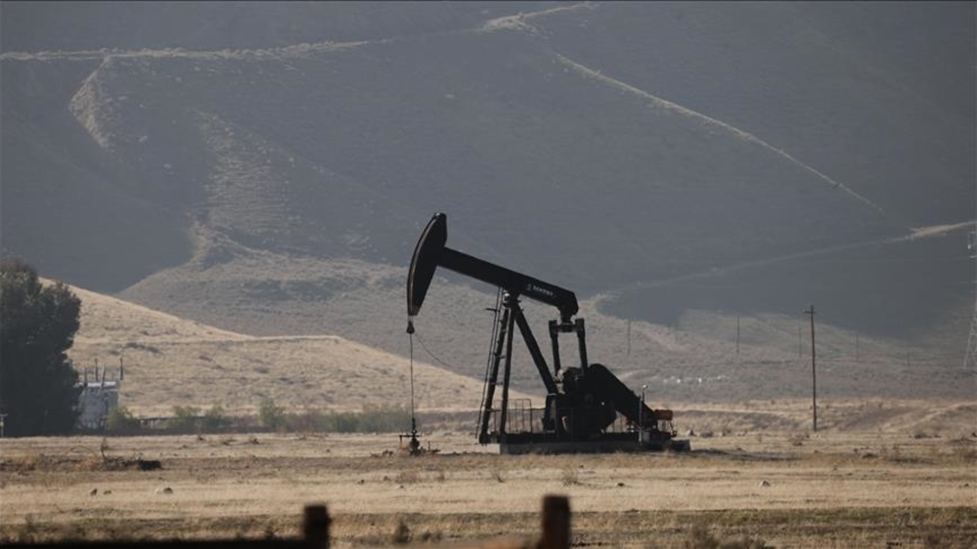 ABD Ham Petrol Stokları 3.4 Milyon Varil Azaldı, Piyasa Beklentilerini Aştı
