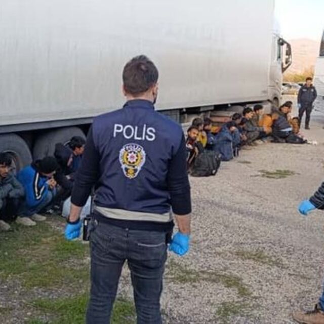 687 düzensiz göçmen yakalandı