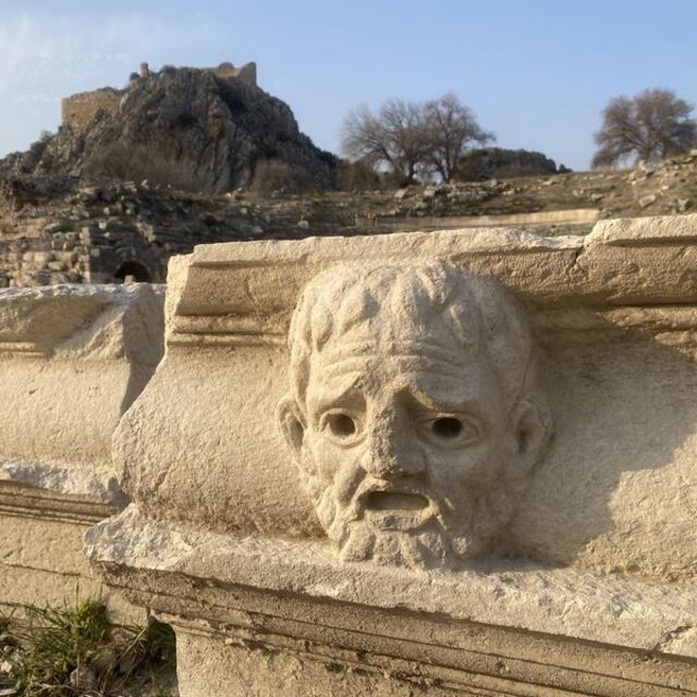 Kastabala'da 5 mask kabartması daha bulundu