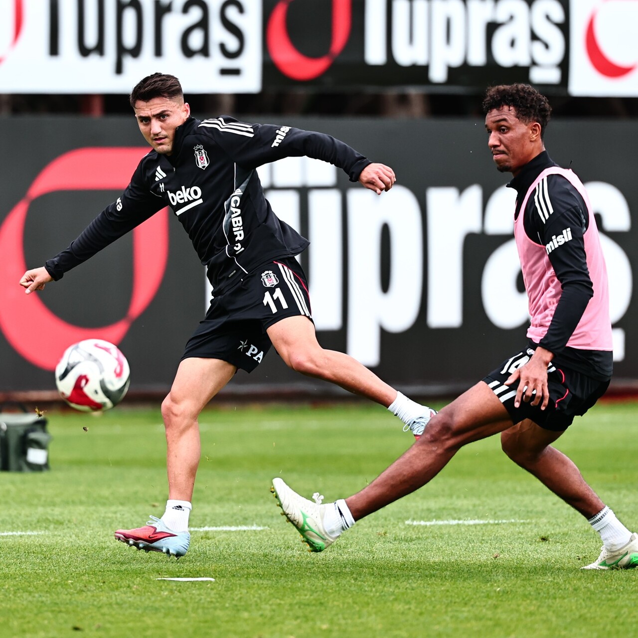 Beşiktaş 4 eksikle çalıştı!