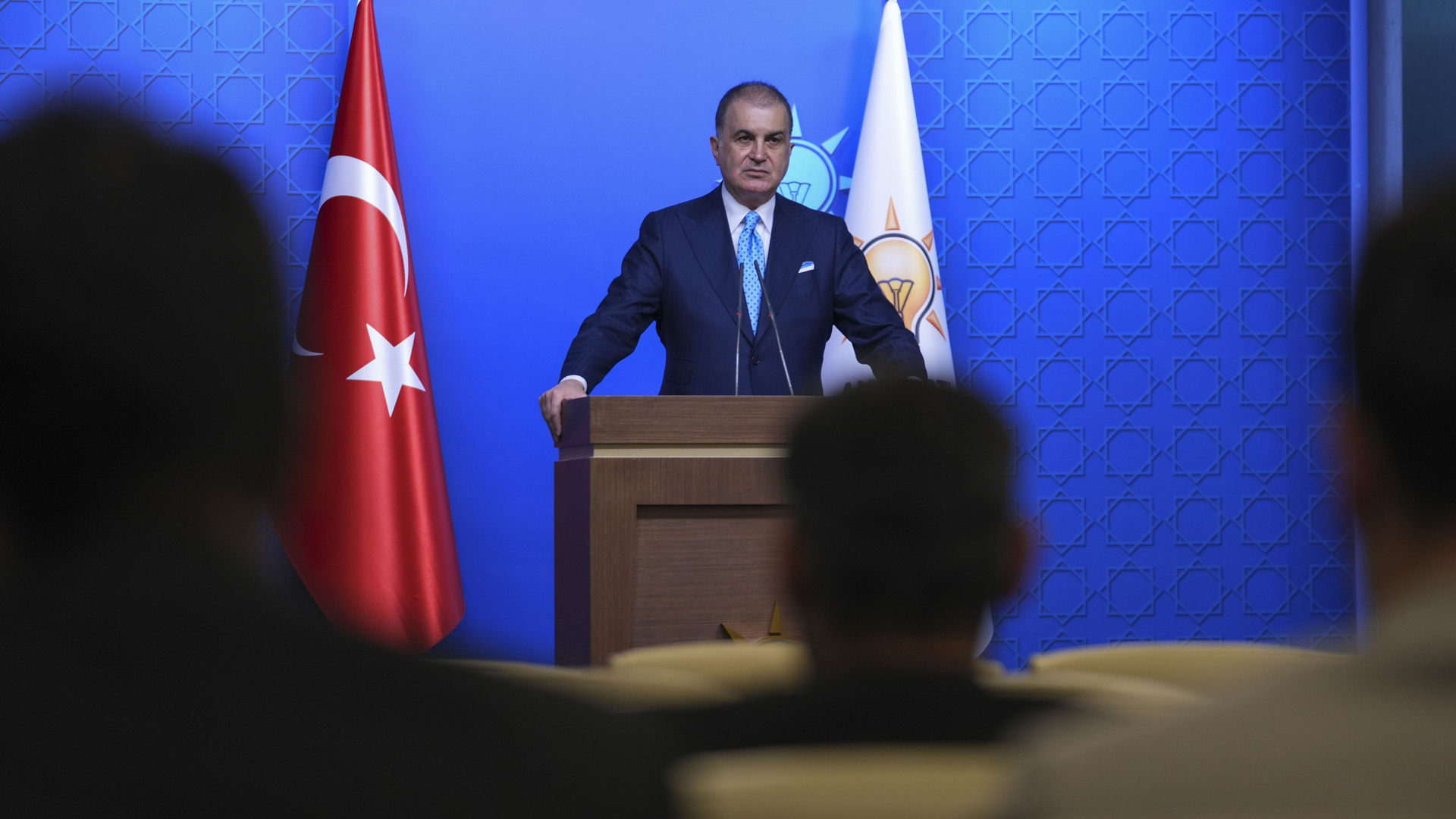 Ömer Çelik'ten Özgür Özel'e Sert Eleştiri: Partiyi Temizlemesi Esas İşi Olmalı