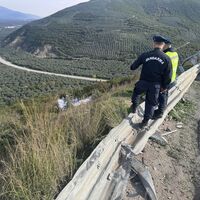 TIR uçurumdan yuvarlandı! 2 ölü