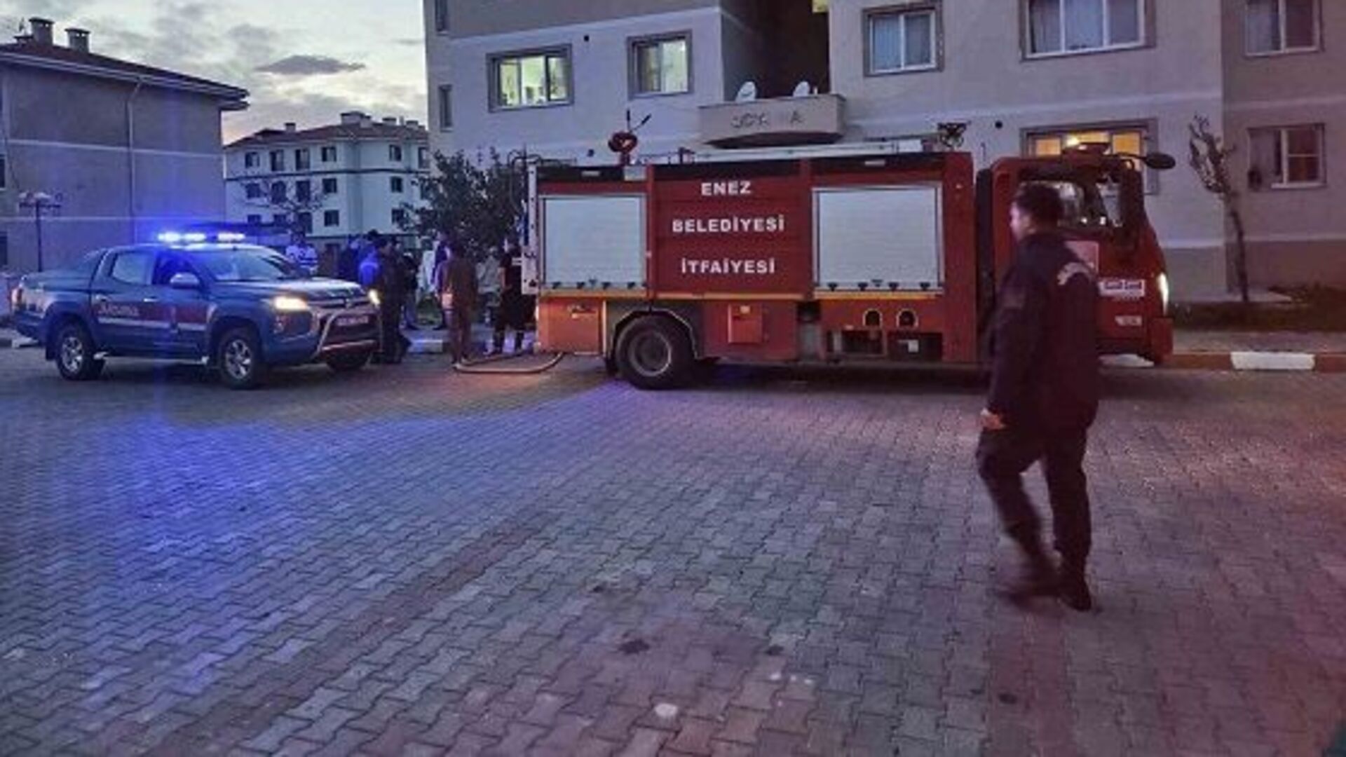 Apartman komşusu olan kadını öldürüp, kendi yaşamına son verdi