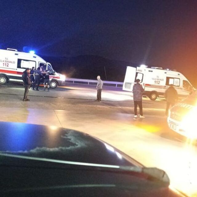 Kamyon ile kamyonet çarpıştı: 1 ölü, 1 yaralı