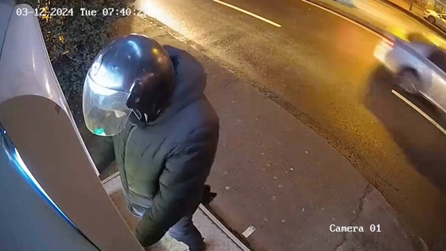 Kask taktı, tornavidayla ATM'lere dadandı!