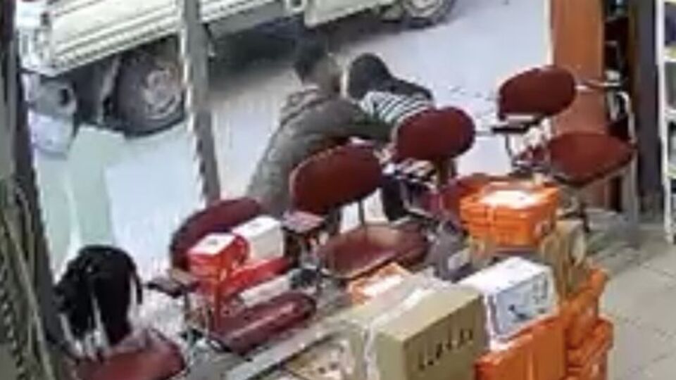 Bursa'da yaşandı! Eczacı kadına saldırıp kıyafetini çıkarmaya çalıştı! Tutuklandı