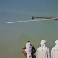 Hindistan'a ait savaş uçağı gösteri sırasında düştü