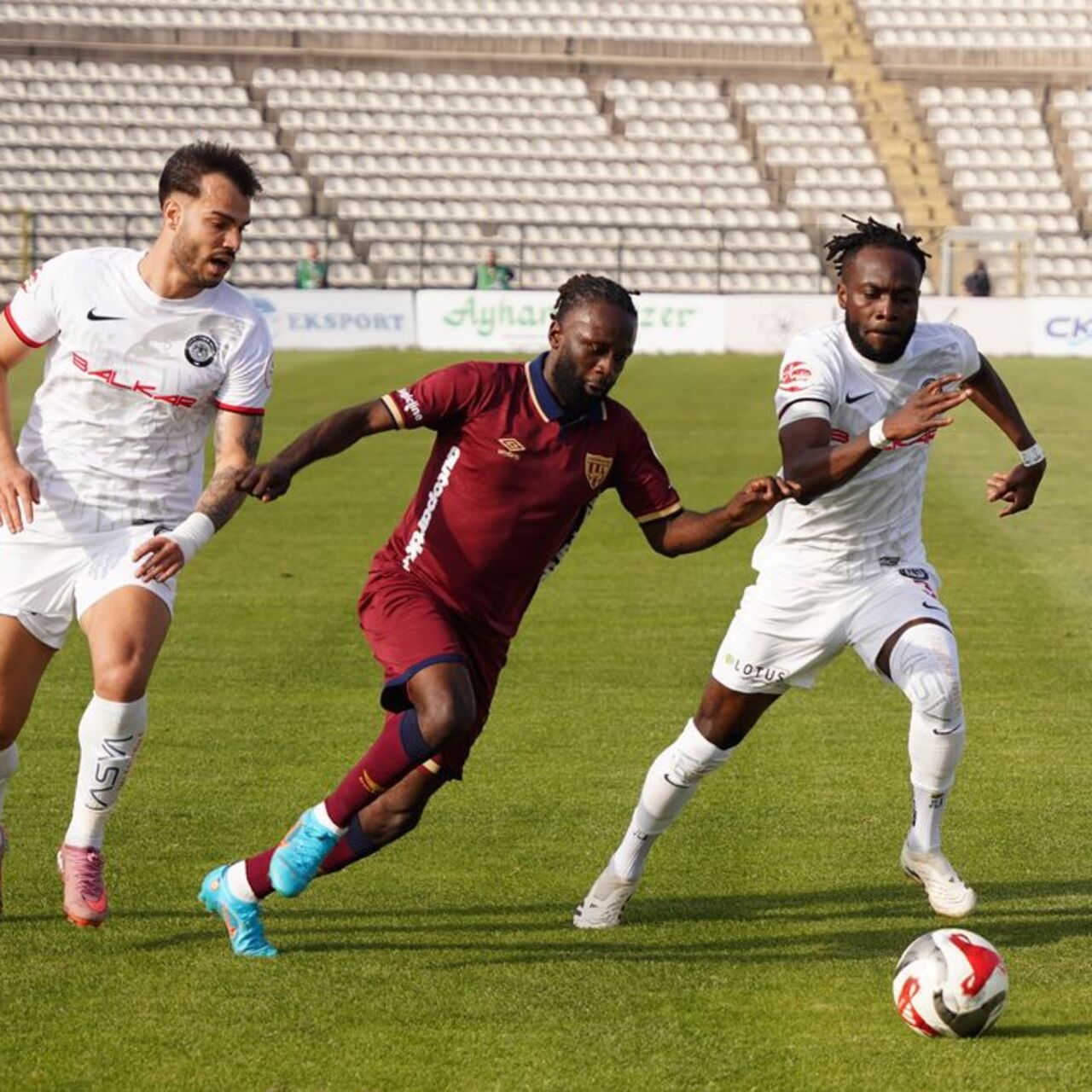 Bandırma tek attı üç aldı!