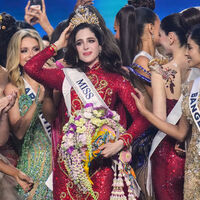 Tacı gölge altında