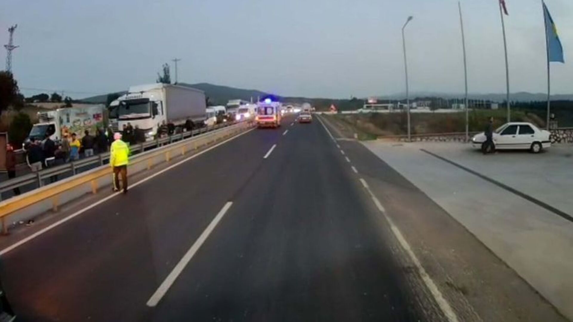 Manisa-Akhisar'da zincirleme kaza: 2 ölü, 1'i ağır 7 yaralı