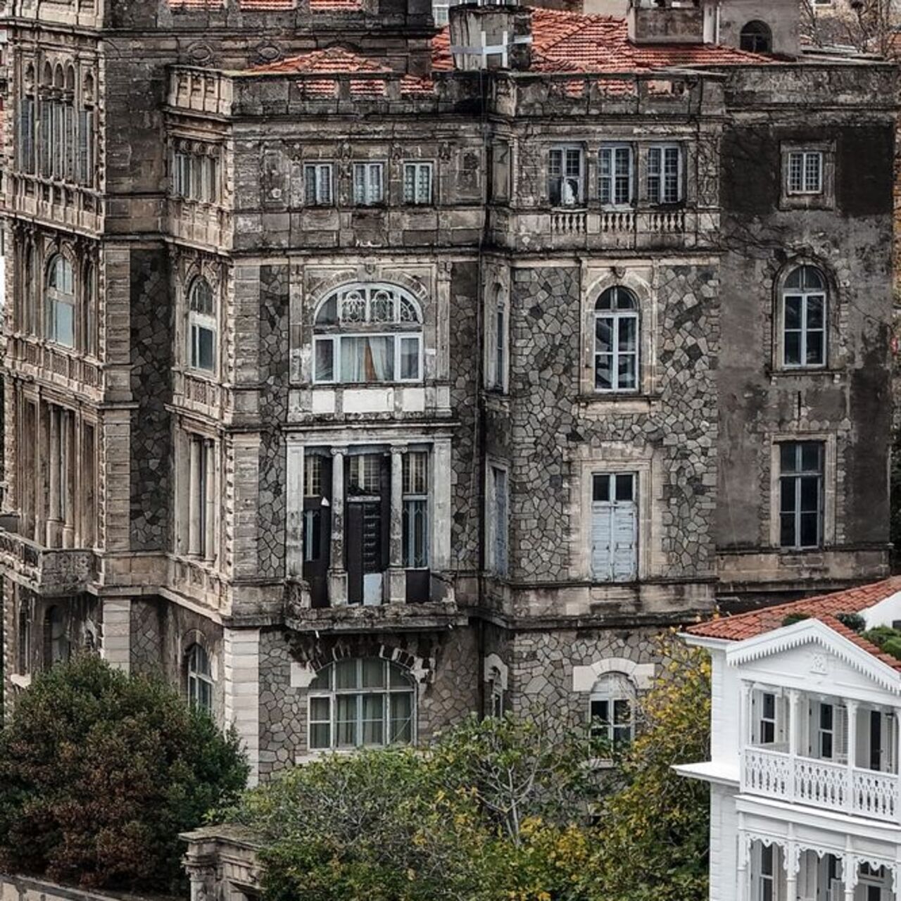 Boğazın şatosu satılığa çıkarıldı