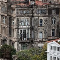 Boğazın şatosu satılığa çıkarıldı