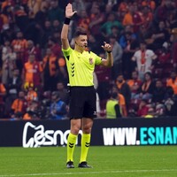 "1 penaltı, 1 kırmızıyı atladı!"