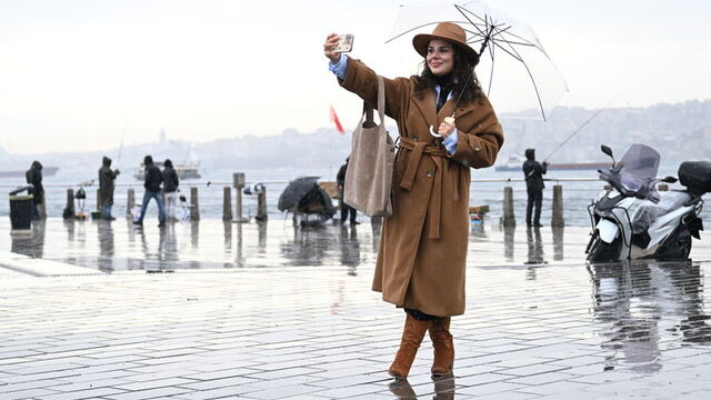 Sıcaklıklar düşüyor! İstanbul'a çok az da olsa yağmur geliyor!