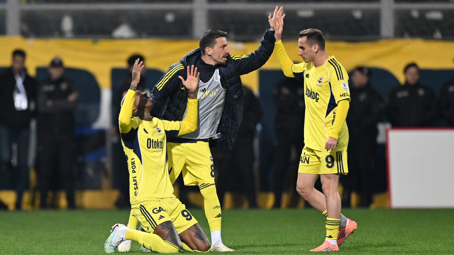 Fenerbahçe, Rizespor'u 4-1 mağlup etti!