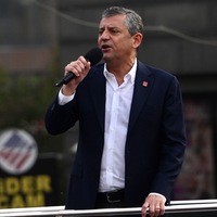 CHP'li 16 eski vekilden Özel'e deklarasyon